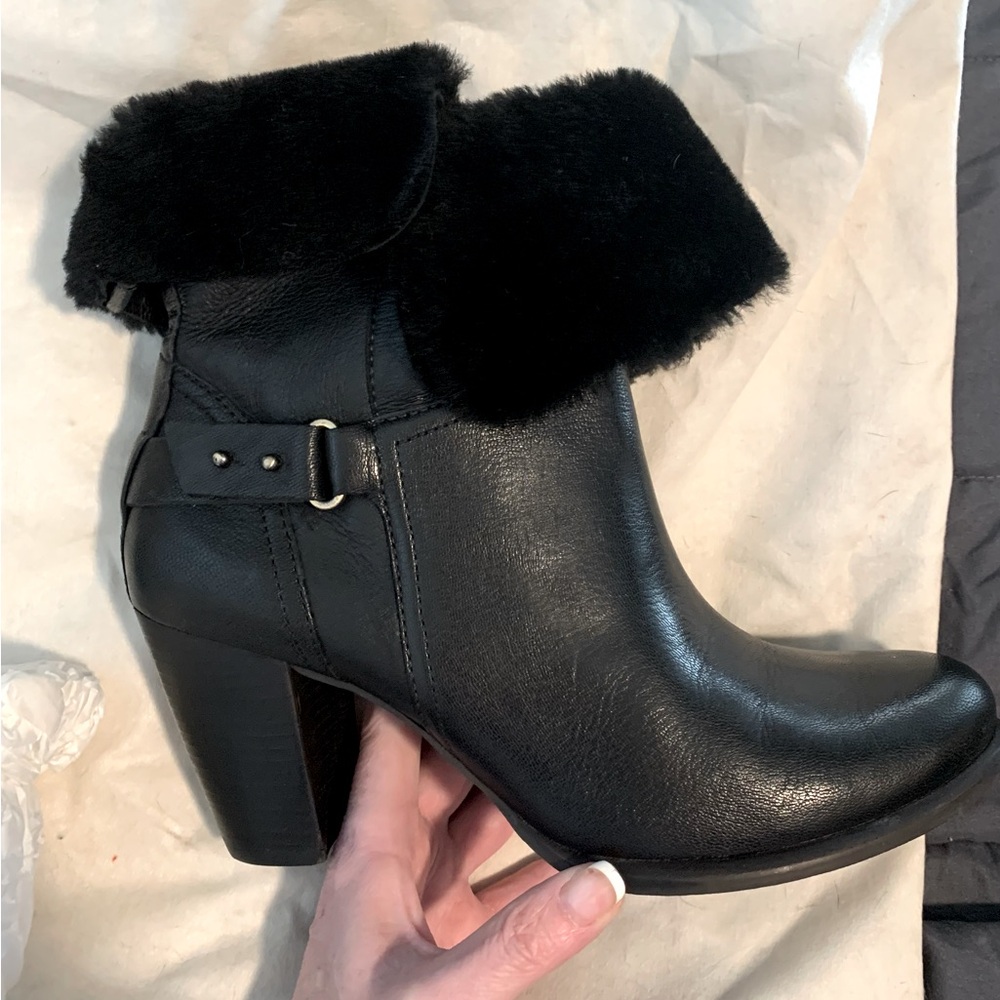 NIB - UGG Black Leather Jayne Heeled Booties Size 9.5 Orig $329 Asking $225